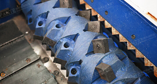 Single shaft shredder blade