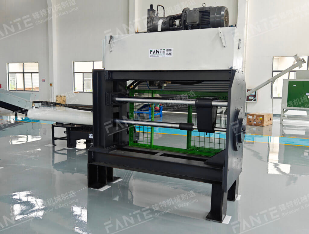 Tire wire removal machine is used to remove steel wires from the bead of scrap car and truck tyres before they are shredded or further processed.